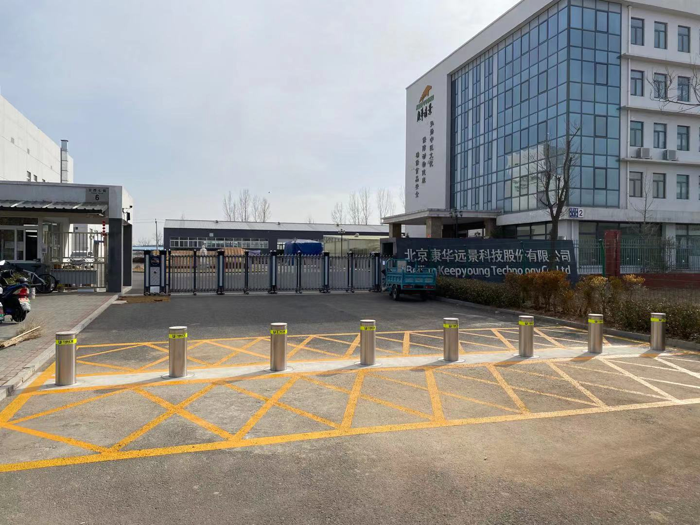 康华远景公司升降柱工程.jpg